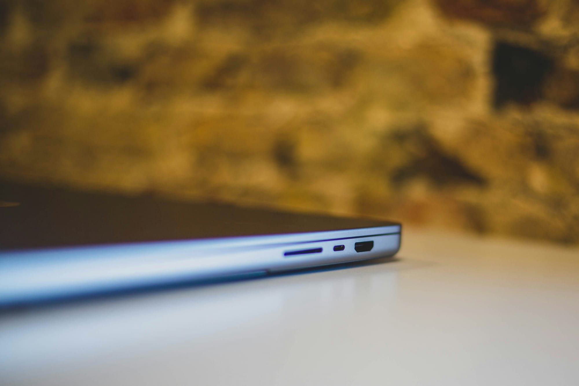an image of apple thunderbolt