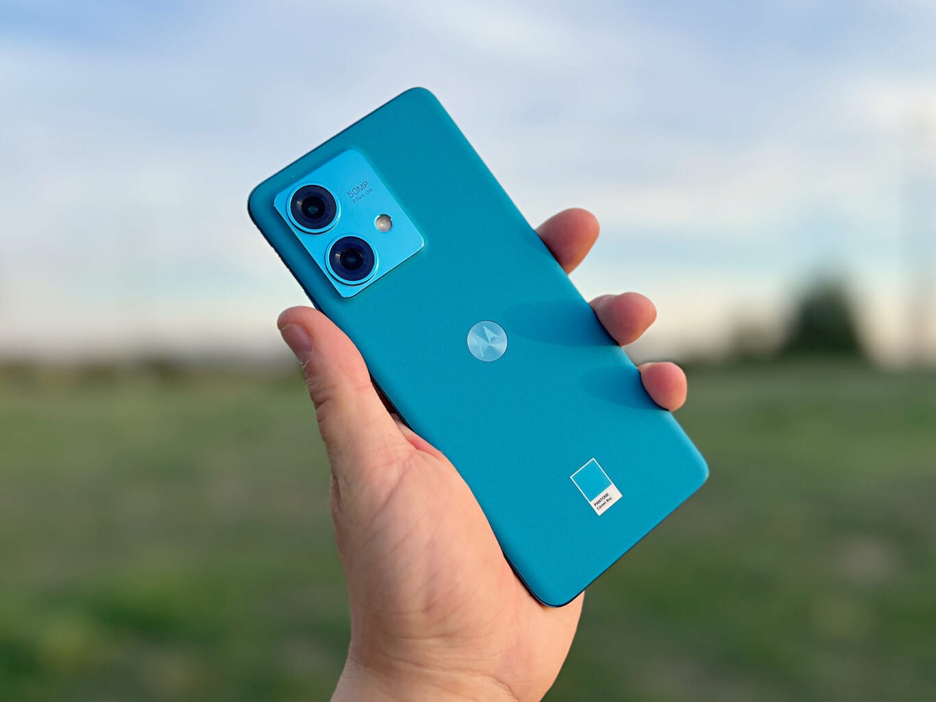 Motorola Edge 40 Neo: Features a 6.55” P-OLED 144Hz display, MediaTek Dimensity 7030 processor, 50MP dual rear cameras, and 5000mAh battery.