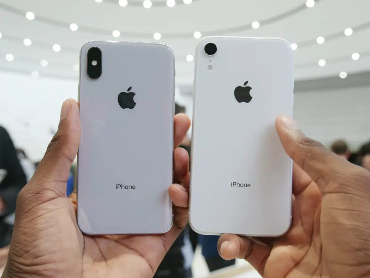 Coparing two iconic phones iPhone XS and iphone XR